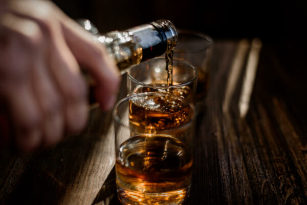 Jak przestać pić alkohol – domowe sposoby na walkę z uzależnieniem