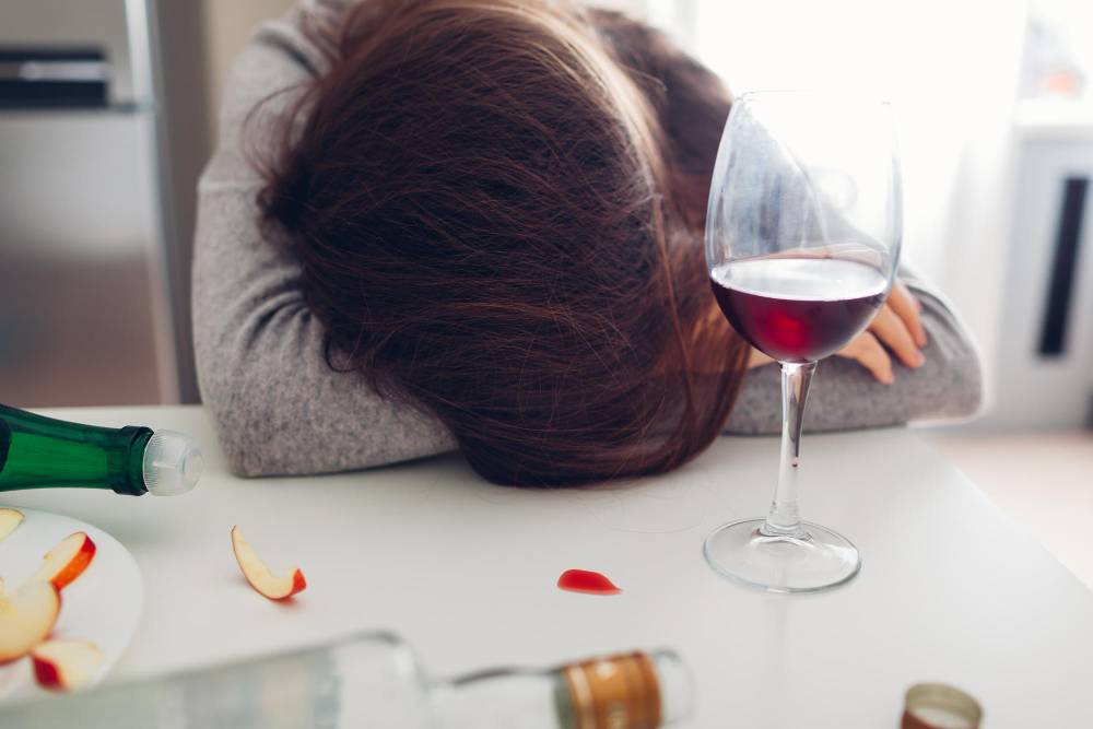 Plan działania: co zrobić z alkoholikiem – porady ekspertów